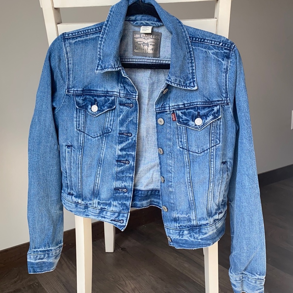 Vintage Levi’s jean long sleeve cropped jacket